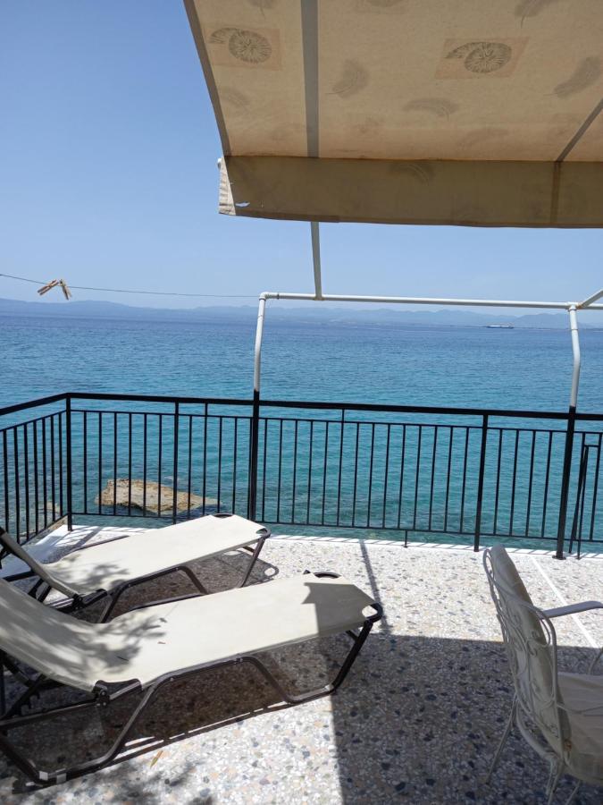 Ekie Apartment With Sea View Каламата Екстериор снимка