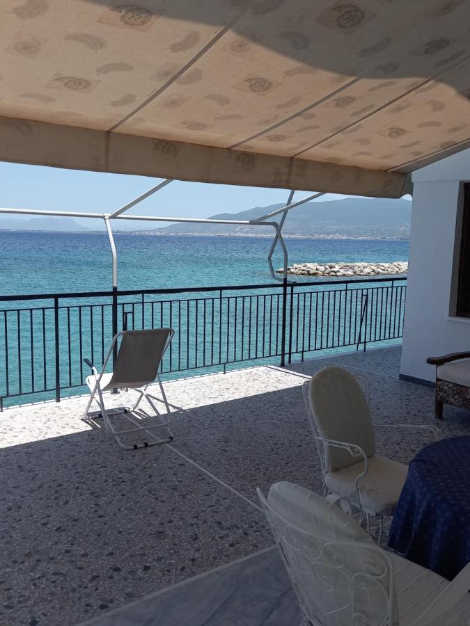 Ekie Apartment With Sea View Каламата Екстериор снимка