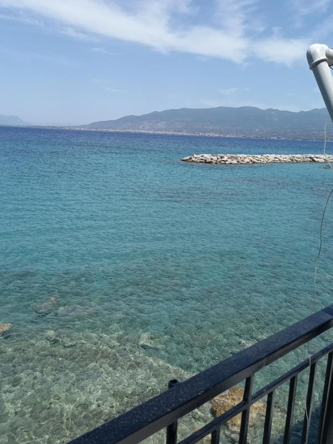 Ekie Apartment With Sea View Каламата Екстериор снимка
