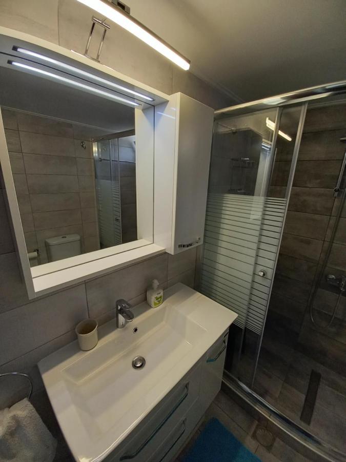 Ekie Apartment With Sea View Каламата Екстериор снимка
