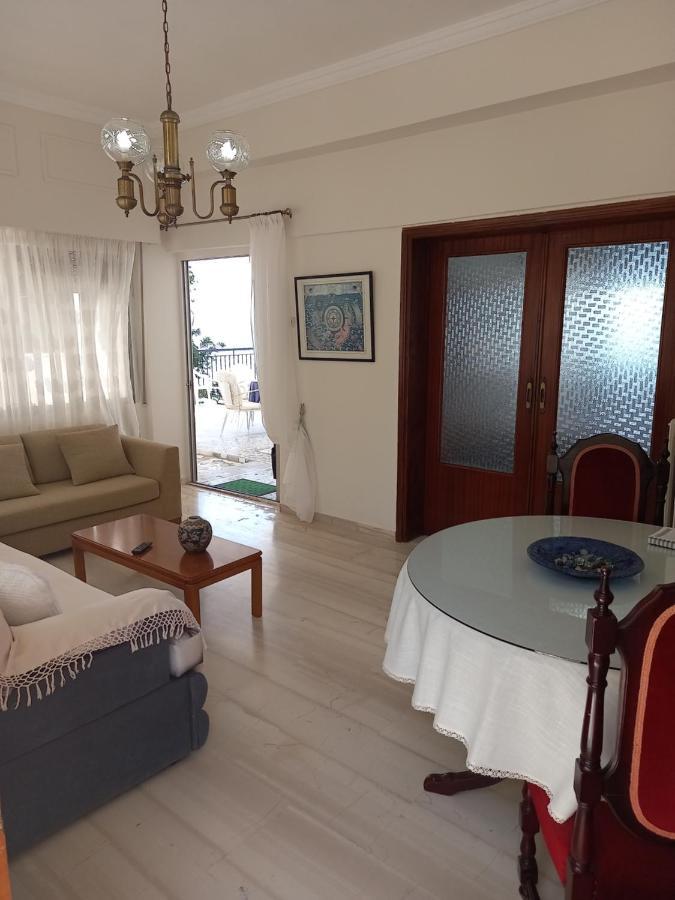 Ekie Apartment With Sea View Каламата Екстериор снимка