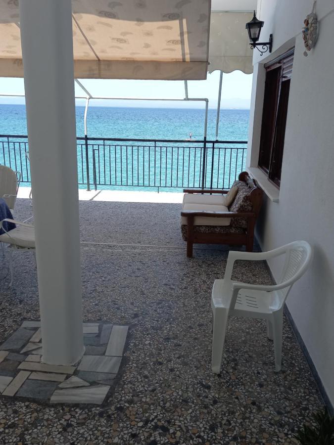 Ekie Apartment With Sea View Каламата Екстериор снимка