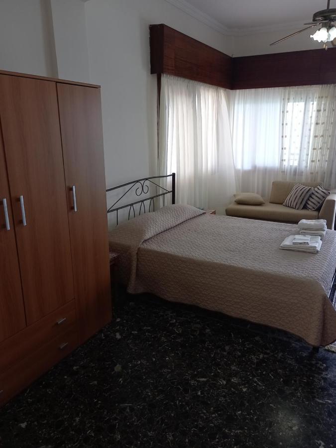 Ekie Apartment With Sea View Каламата Екстериор снимка