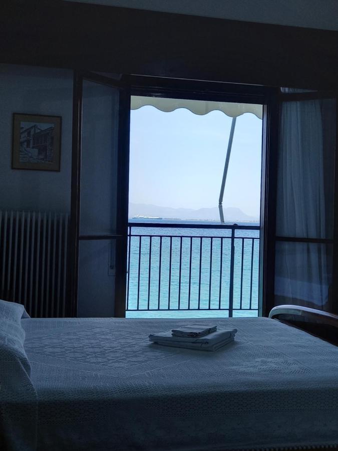 Ekie Apartment With Sea View Каламата Екстериор снимка