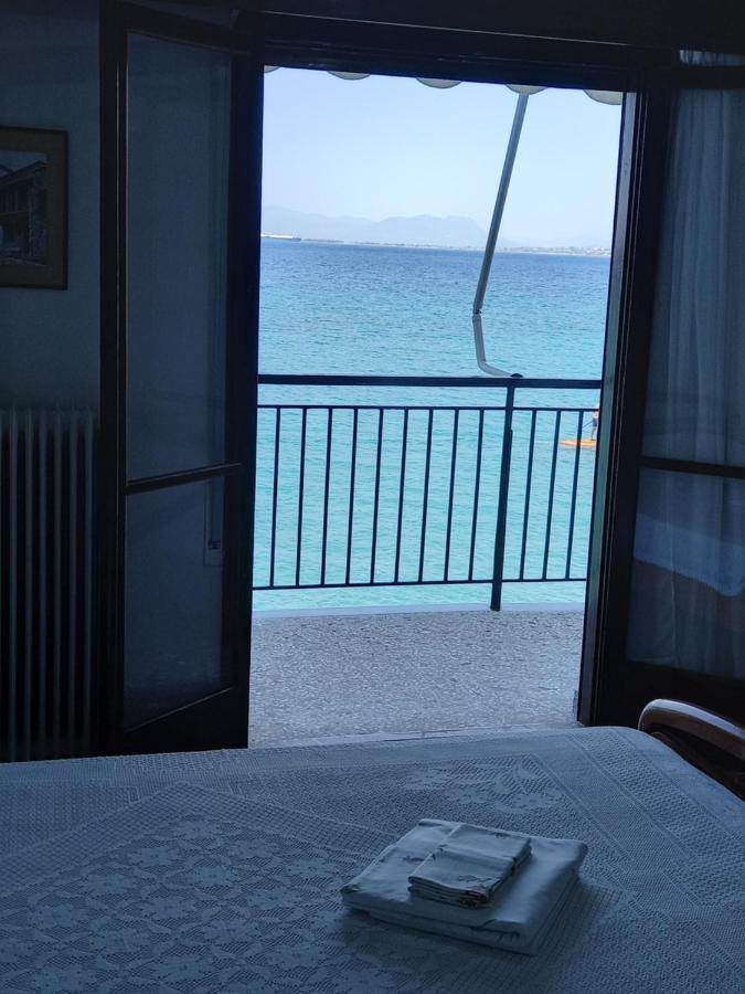 Ekie Apartment With Sea View Каламата Екстериор снимка